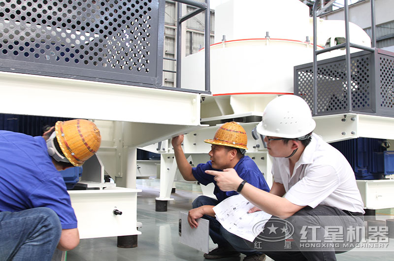 红星机器人员带客户参观厂区，细心讲解生产华体会官方网页版-华体会(中国)
