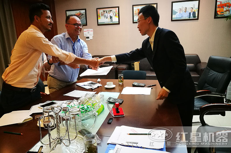 用户来厂详细了解华体会官方网页版-华体会(中国)
后选购